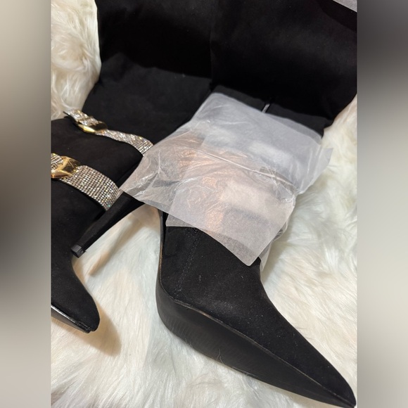 Elegant Black Stiletto Boots with Gold Accents - Picture 1 of 10